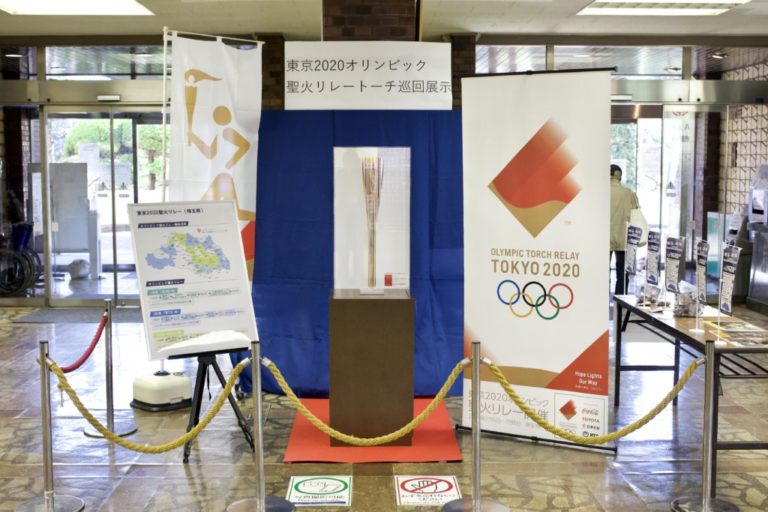 オリンピック聖火リレーのトーチが巡回展示でやってきた ...
